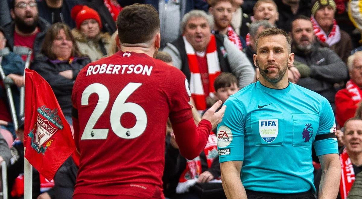 Premier League: skandal w hicie Liverpool - Arsenal! Sędzia liniowy uderzył piłkarza łokciem. Jest decyzja władz