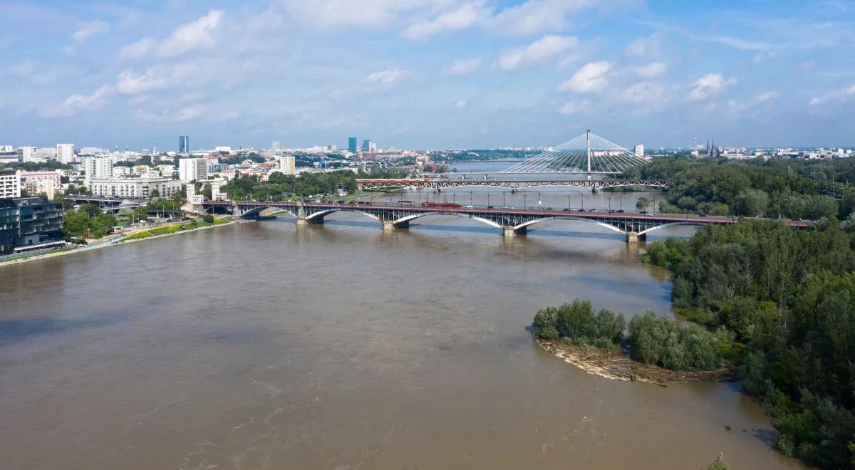 Setki interwencji straży pożarnej związanych z wiatrem, burzami i opadami