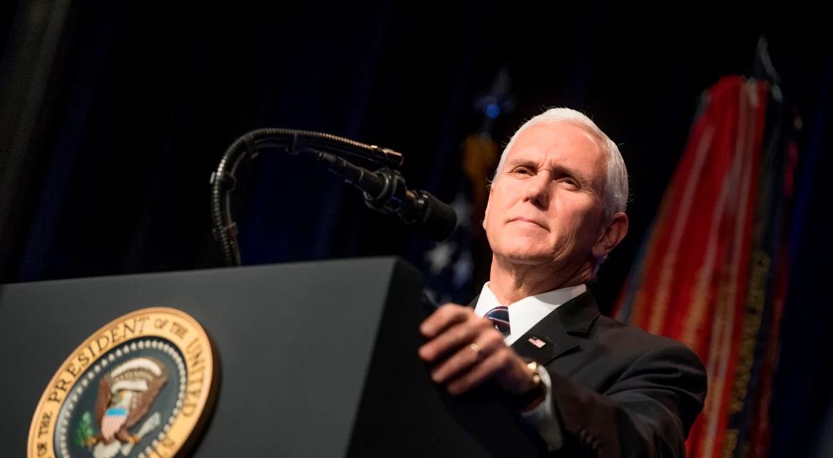 Religijny ewangelik, żarliwy przeciwnik aborcji i... były Demokrata. Poznajcie Mike'a Pence'a