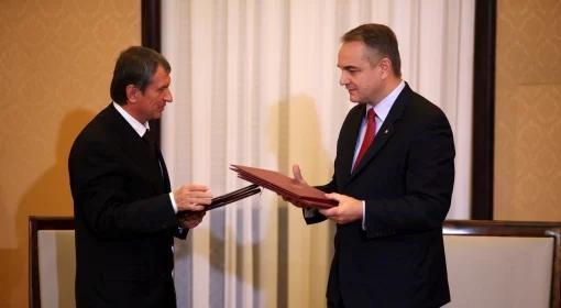 Umowa o gazie podpisana, Unia zdziwiona
