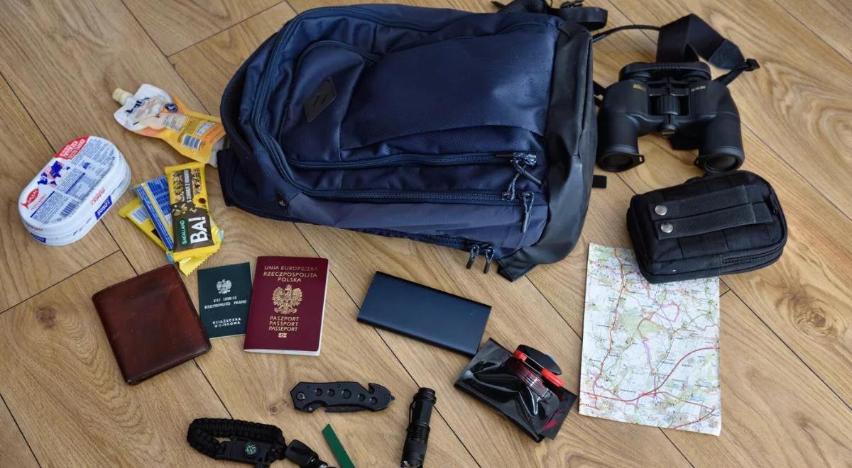 Woda, leki, dokumenty. Co powinno być w plecaku ewakuacyjnym?