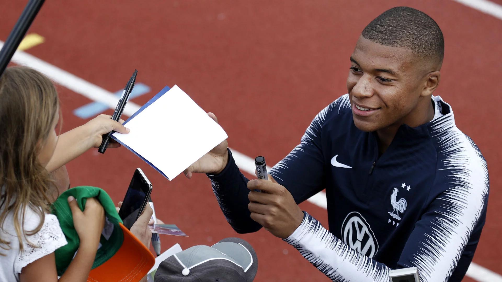 Kylian Mbappe naturalnym następcą Cristiano Ronaldo? "Ma 19 lat i jest wschodzącą gwiazdą piłki"