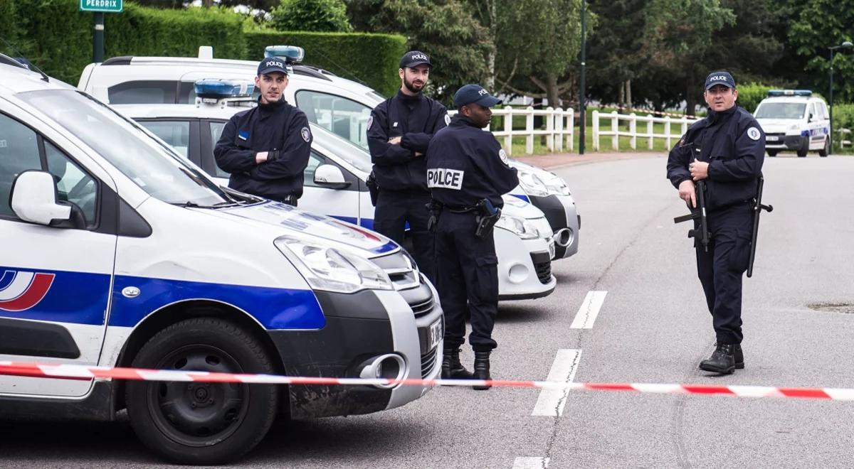 Zabójstwo policjanta pod Paryżem. Prezydent Francji: to był akt terroru