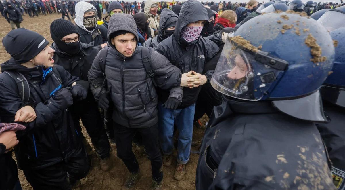 Niemcy: starcia między policją i aktywistami w Luetzerath. Kilkadziesiąt osób zostało rannych