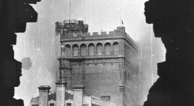 Powstanie Warszawskie. Powstańcy zdobywają PAST-ę