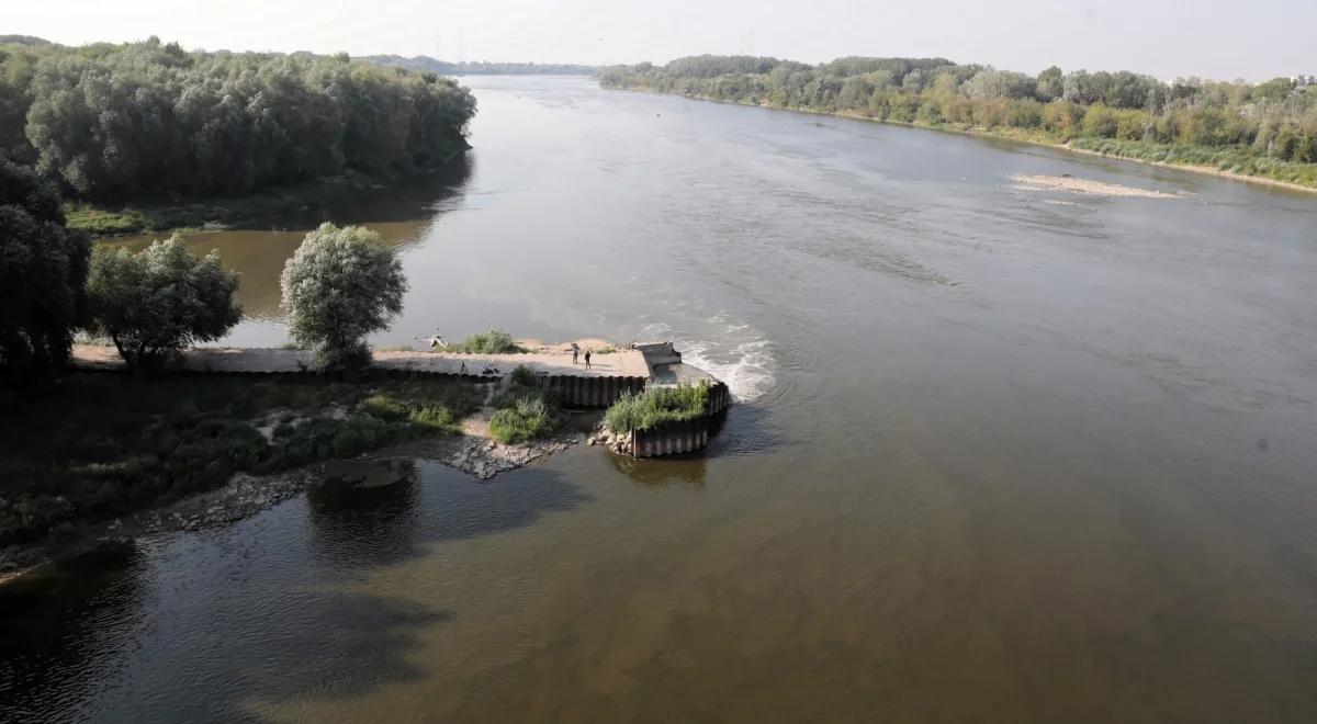 WIOŚ: fala Wisły po zrzucie ścieków będzie w Płocku około południa