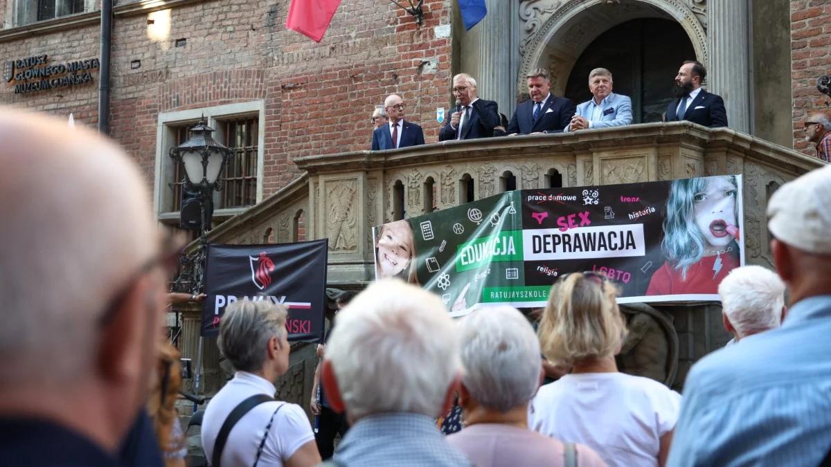 Sprzeciw wobec edukacji zdrowotnej. Prof. Środa: hipokryzja Kościoła i katolików
