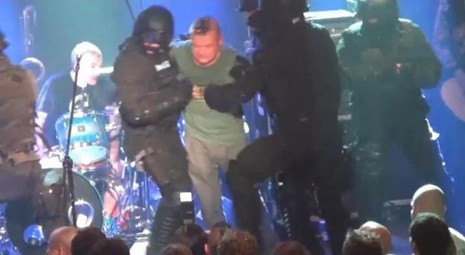 Przerwany koncert. Kazik Staszewski w kajdanach