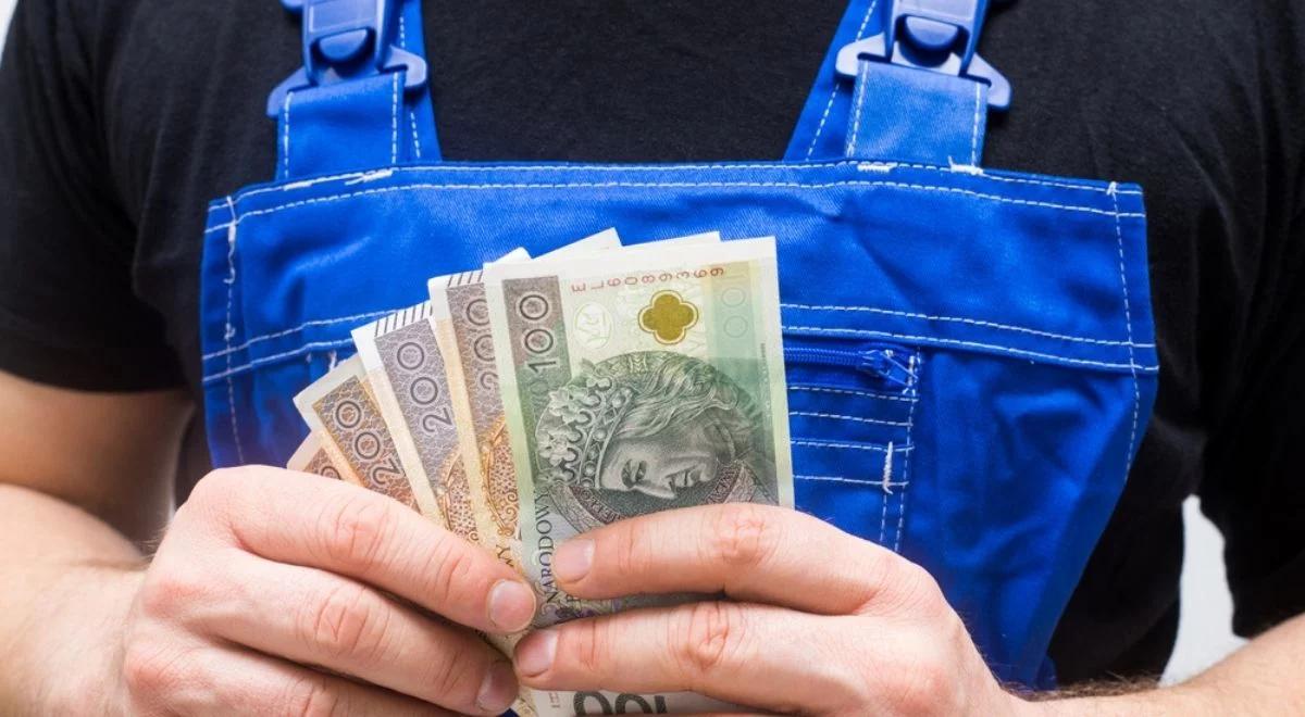 Eksperci: wynagrodzenia rosną niezwykle szybko, ale w dużych firmach