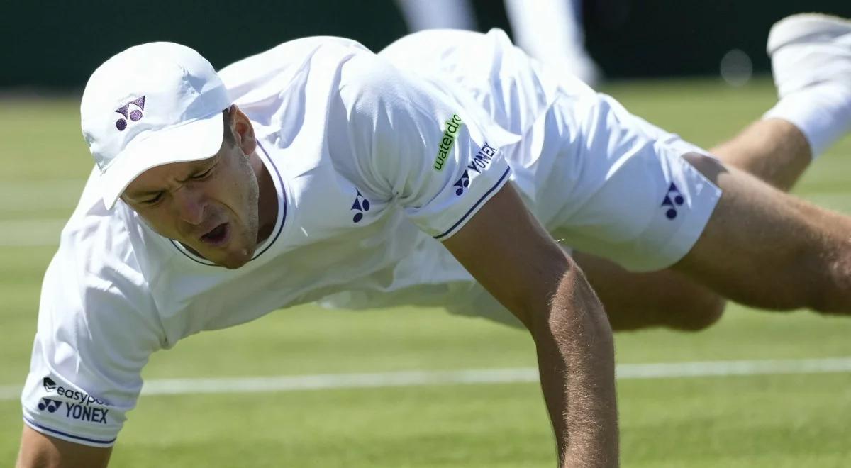 Wimbledon. Hubert Hurkacz kontuzjowany. Tak doszło do upadku. "Coś mi strzeliło" [WIDEO]