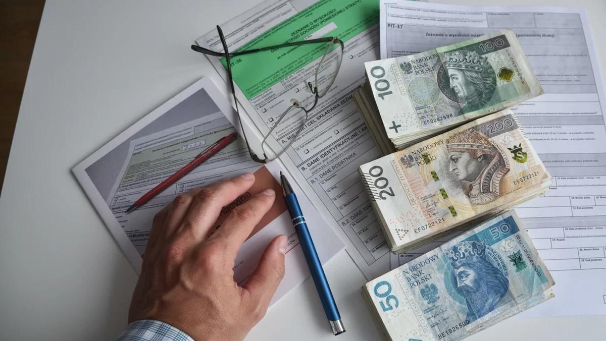 40% Polaków  więcej musiało dopłacić PIT za 2024 rok. Co się dzieje?