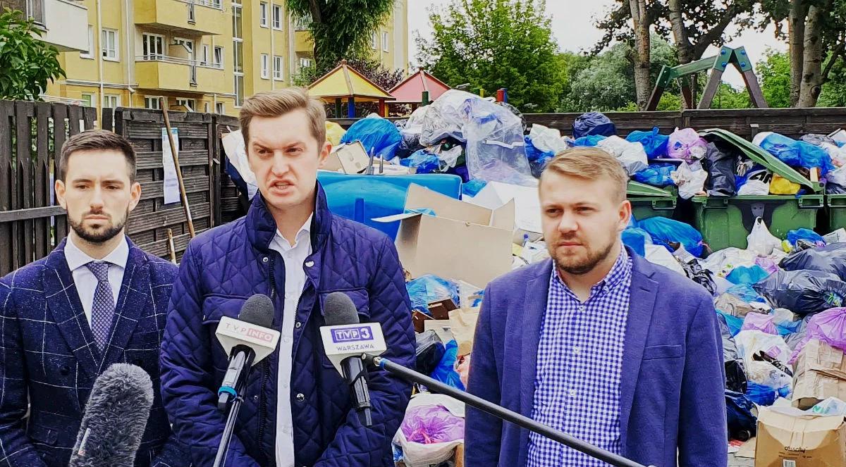 Problemy z odbiorem śmieci w Warszawie. Radni PiS chcą dymisji wiceprezydenta