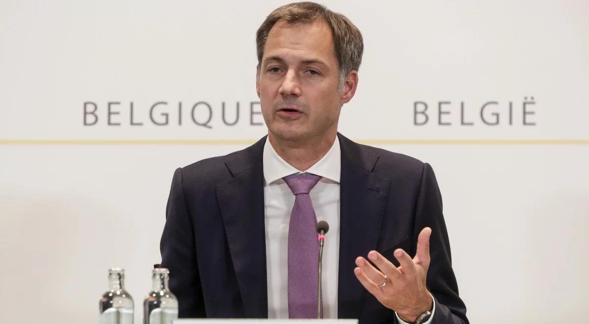 "Nikt nie ma prawa narażać życia innych". Premier Belgii skrytykował osoby odmawiające szczepień