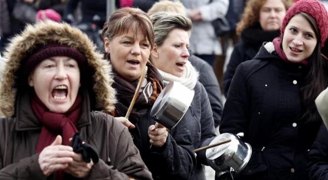 Demonstracja rodzin górniczych przed siedzibą Jastrzębskiej Spółki Węglowej