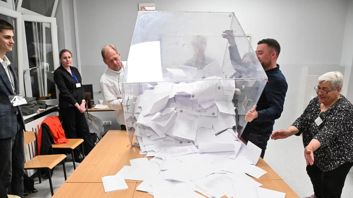 Drugi late poll. Nawrocki goni Trzaskowskiego