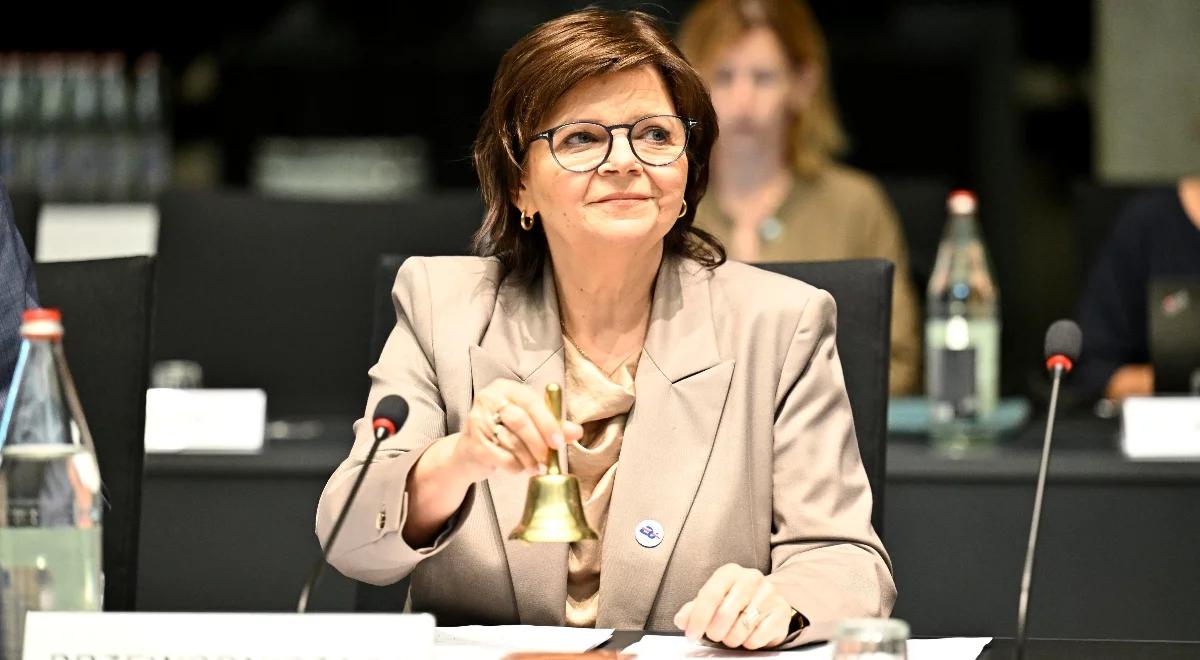 Gorące zarobki lekarzy. Leszczyna: nie można płacić procentu od operacji
