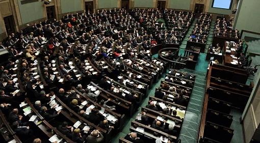 Sejm odrzucił projekty PiS mające chronić najbiedniejszych