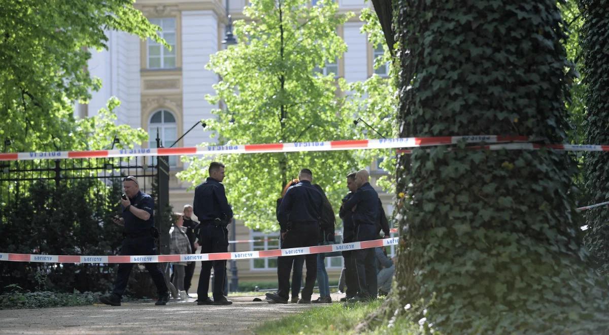 Próba samospalenia przed Kancelarią Premiera. Interweniowała straż pożarna