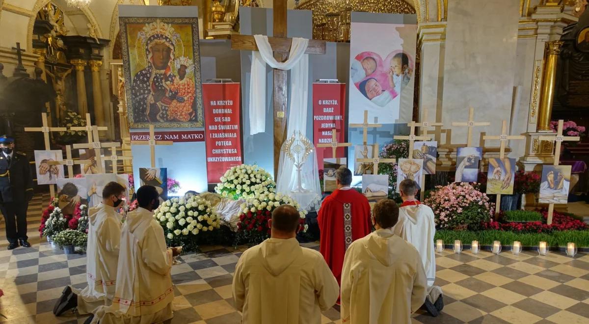 "Przebacz nam Matko". Motto Grobu Pańskiego podkreśla obronę życia nienarodzonych