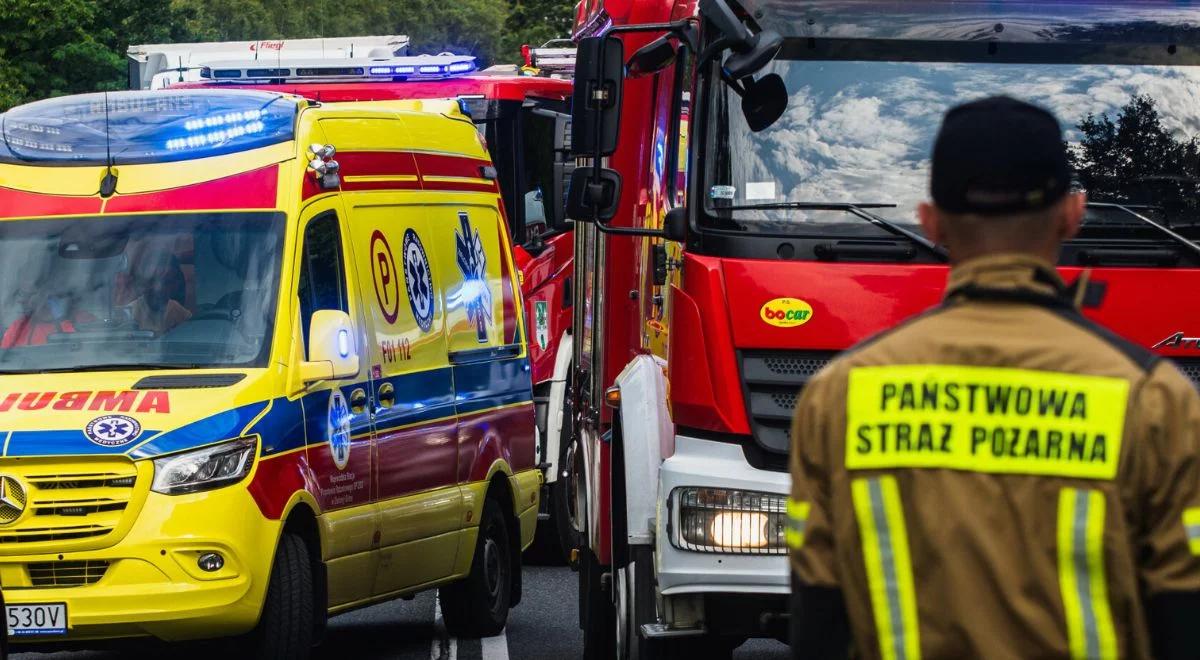 Wypadek na DK25 pod Bobolicami. Zderzył się bus z osobówką, są ranni