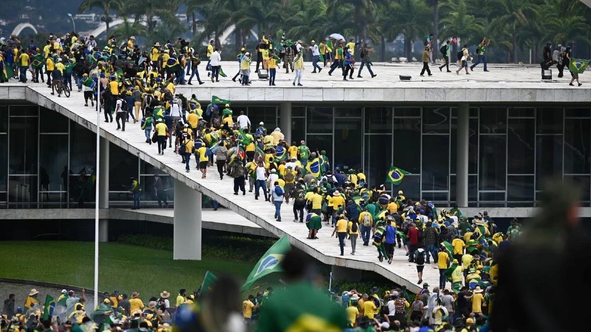 Brazylia: szturm na budynki rządowe. Wielka mobilizacja zwolenników Bolsonaro