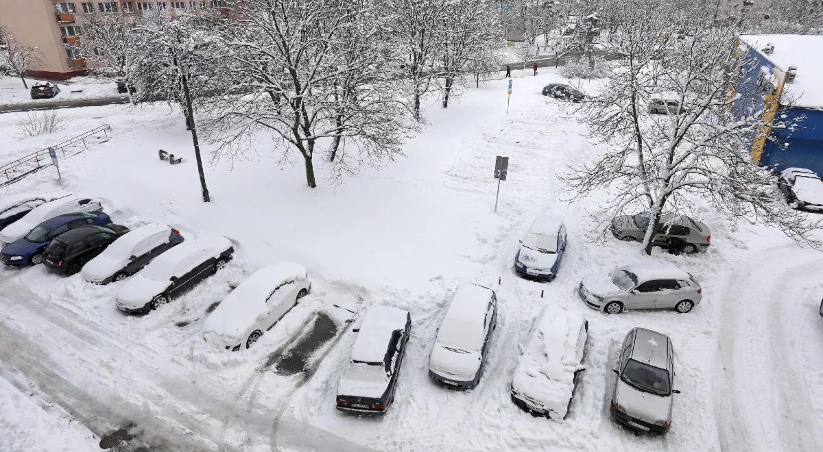 Zima mocniej zaatakuje w weekend. Będzie śnieżnie i ślisko na drogach