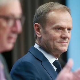 Tusk ponownie wezwany na przesłuchanie. "To nie służy PiS"