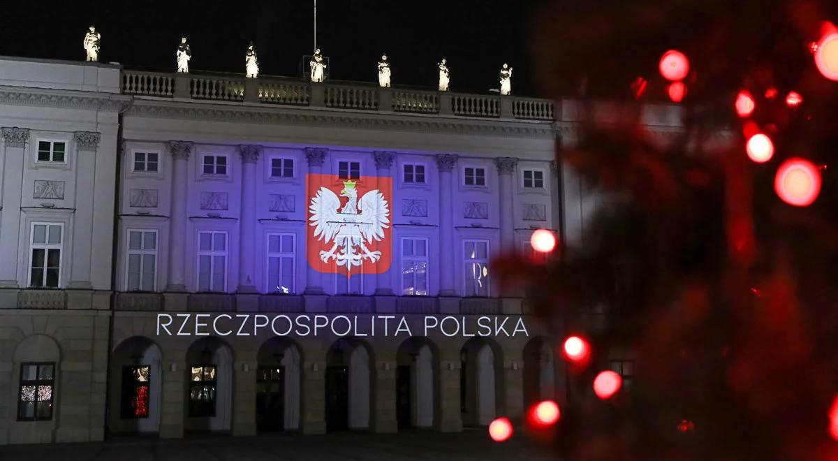 30 lat temu wróciła Rzeczpospolita Polska. Iluminacja Pałacu Prezydenckiego