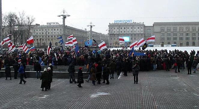 Nauczyli się bić demonstrantów od Niemców?