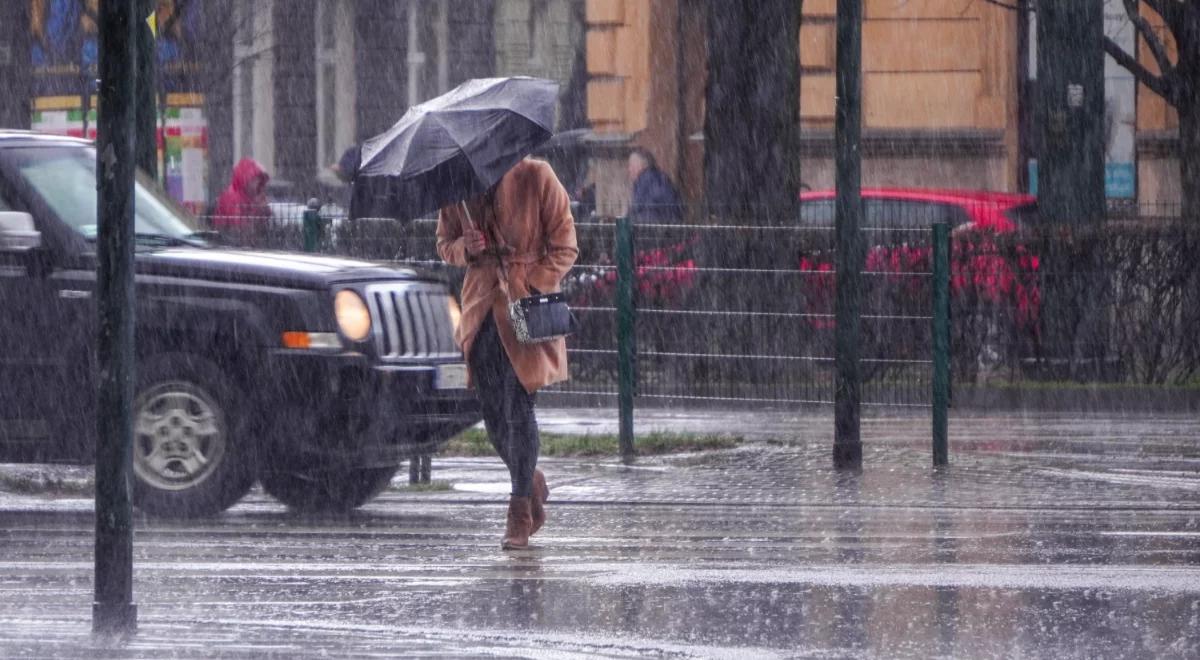 Sobota deszczowa, miejscami możliwe burze. Będzie też wiało