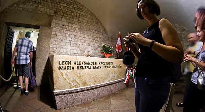 Rocznica pogrzebu Kaczyńskich. Kraków podzielony