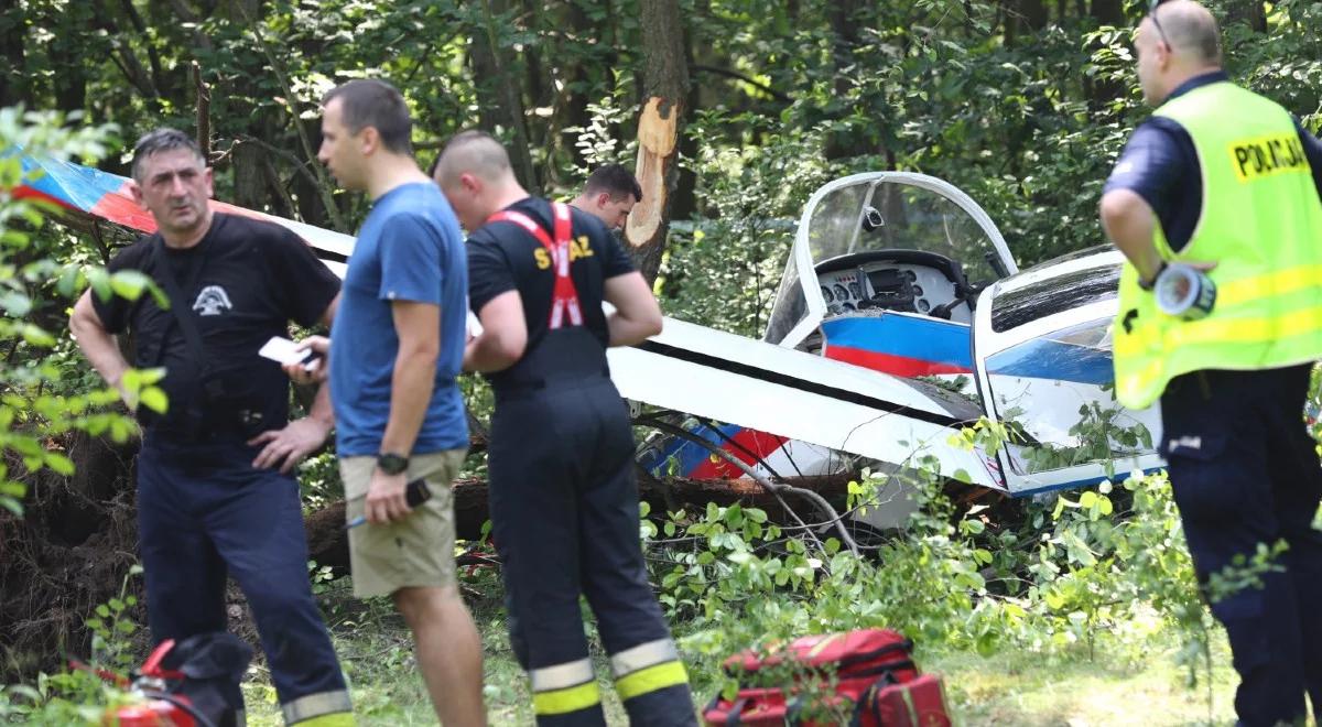 "Awionetka ścięła kilka drzew". Nowe informacje ws. wypadku na stołecznym Bemowie