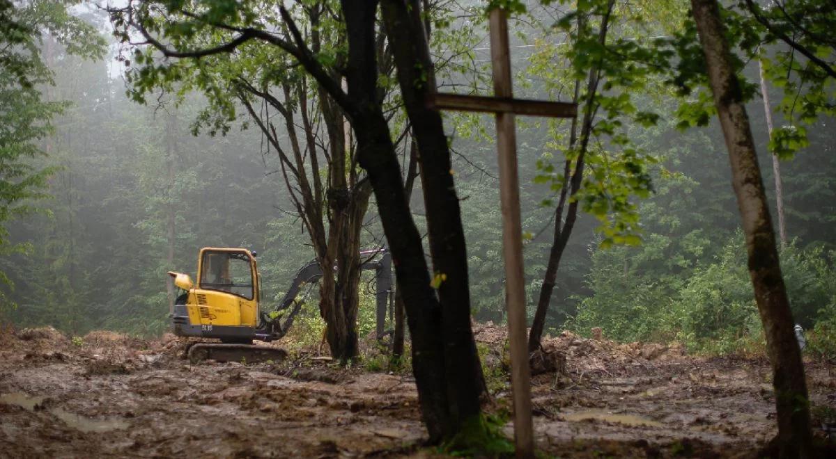 Ekshumacje na Ukrainie. Dworczyk: złożono szereg wniosków na kolejne miejsca poszukiwań polskich ofiar