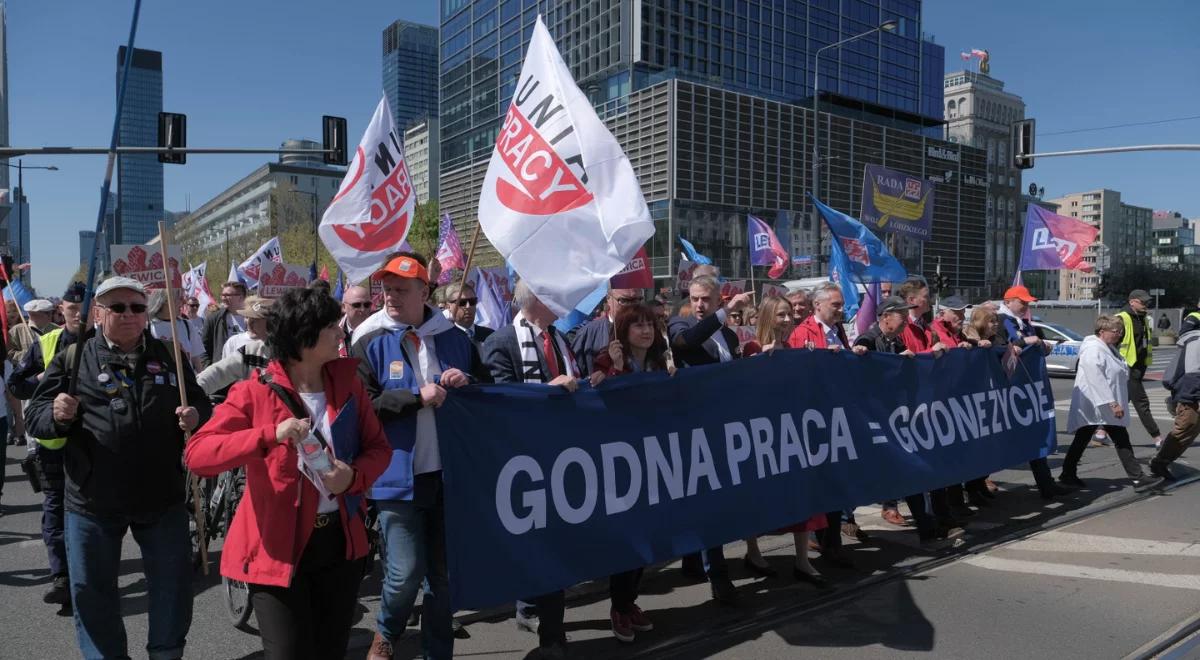 Święto Pracy w Warszawie. Ulicami stolicy przeszedł pochód Lewicy