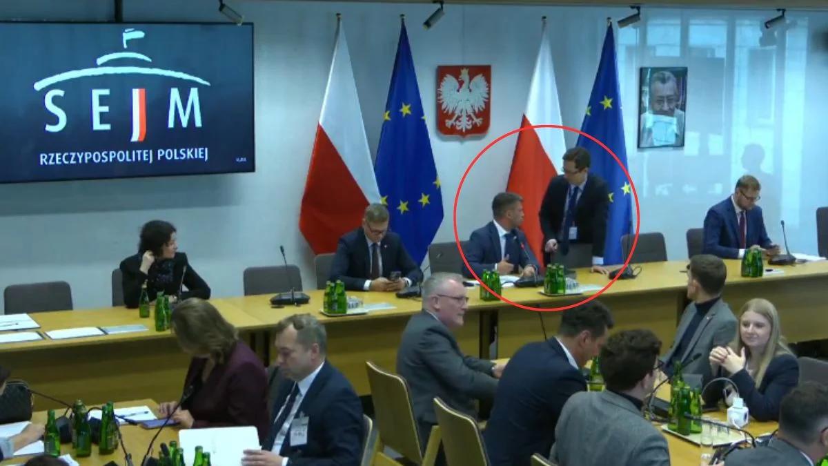 Awantura na komisji. Poseł nie wiedział, że ma włączony mikrofon. Skandaliczne słowa