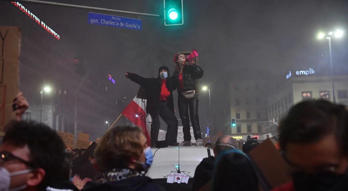 "Nie ma przesady w tym, że jest to barbarzyństwo". Prezes Stowarzyszenia Marsz Niepodległości o protestach w Warszawie