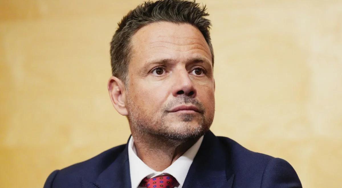 Trzaskowski wycofał się z decyzji dot. prohibicji. "Kpina z demokracji"