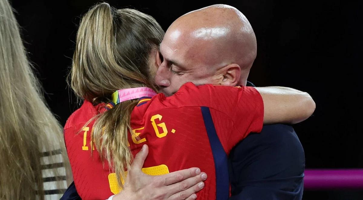 Prezes słono zapłaci za niechciany pocałunek. FIFA ukarała Luisa Rubialesa