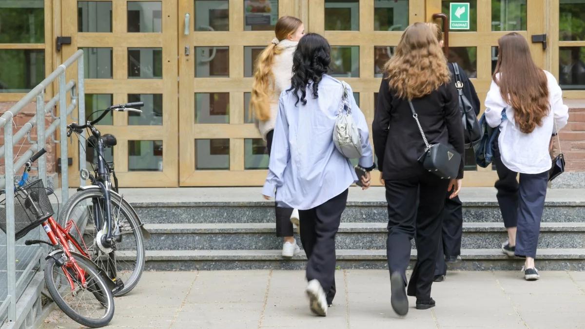 Młodzi Polacy wątpią w demokrację? Zaskakujący sondaż