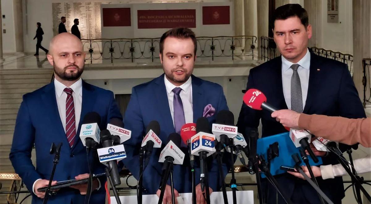Politycy PiS apelują do Tuska o reakcję ws. słów Sikorskiego. Stawiają 11. pytanie