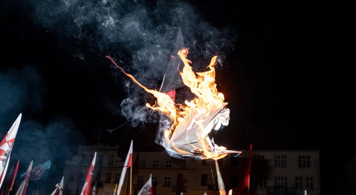 Antysemicka manifestacja w Kaliszu. Szef MSWiA: policja zatrzymała trzy osoby