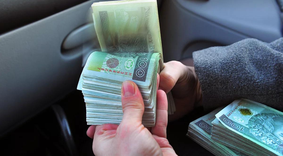 Gotówka przechodzi do historii. Płacić będziemy za pomocą kart, telefonów czy zegarków