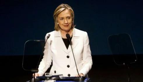 Hillary Clinton na granicy "odmiennych światów"