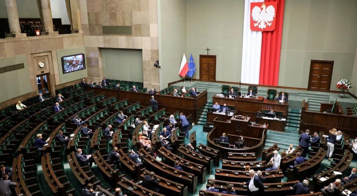 Pokaźna przewaga PiS, opozycja w tyle. Zobacz najnowszy sondaż