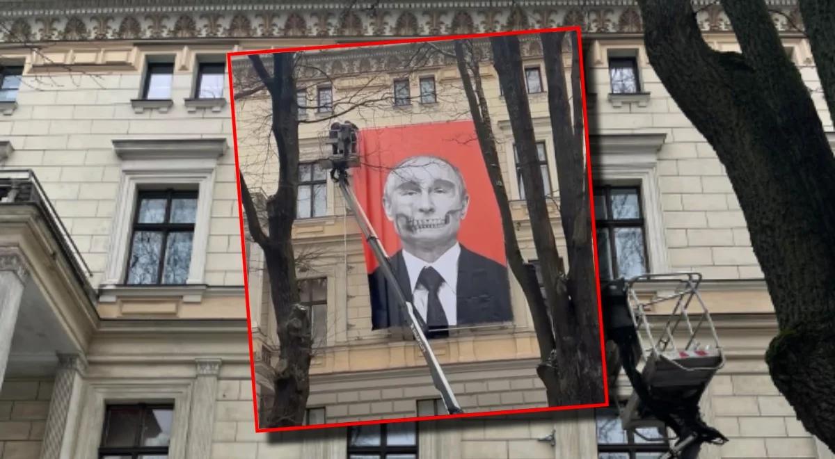 Czaszka Putina Powróciła W Rydze Znów Powieszono Antywojenny Plakat Świat Pr24pl 3388