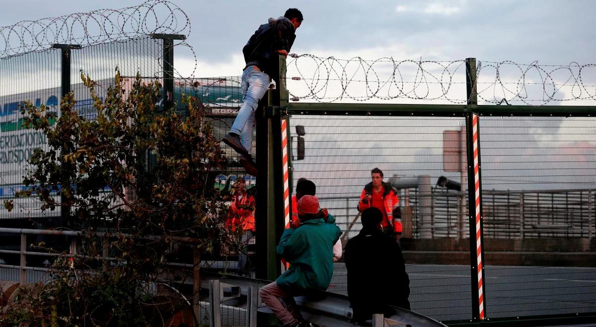 Dla Paryża i Londynu imigranci w Calais to "absolutny priorytet". Odeślą 200 osób miesięcznie?