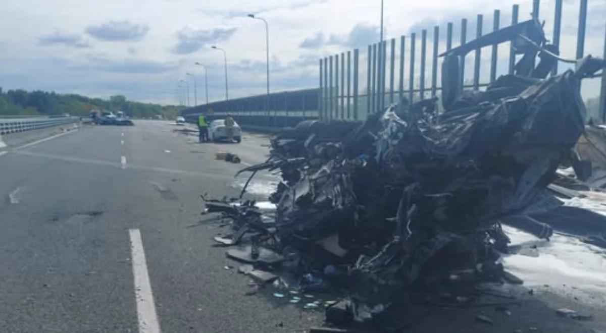 Koszmarny wypadek na A4. Ciężarówka i dwie osobówki, zginął kierowca TIR-a