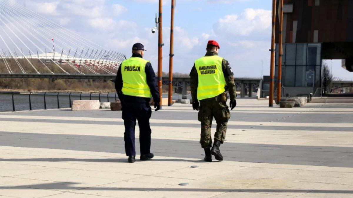 Policja pilnuje przestrzegania zakazu zgromadzeń. Setki ukaranych w Warszawie