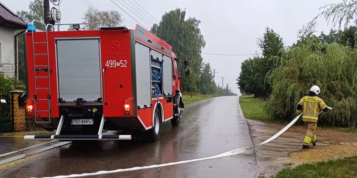 Pracowita niedziela strażaków. Tysiące zgłoszeń w związku z gwałtownymi burzami