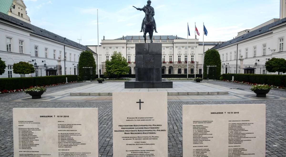 Tablice smoleńskie w stolicy zostaną usunięte? Prezes PiS komentuje